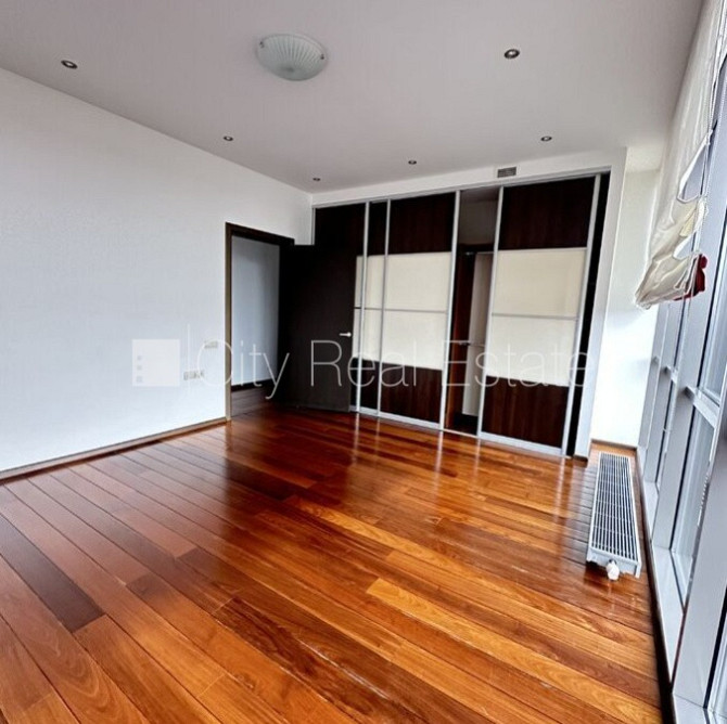 Новостройка, фасадный дом, благоустроенный озеленённый двор, закрытая Рига - изображение 11