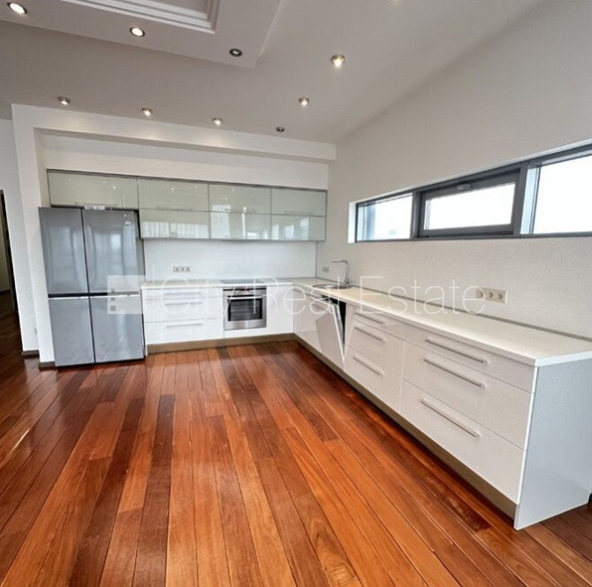 Новостройка, фасадный дом, благоустроенный озеленённый двор, закрытая Рига - изображение 4