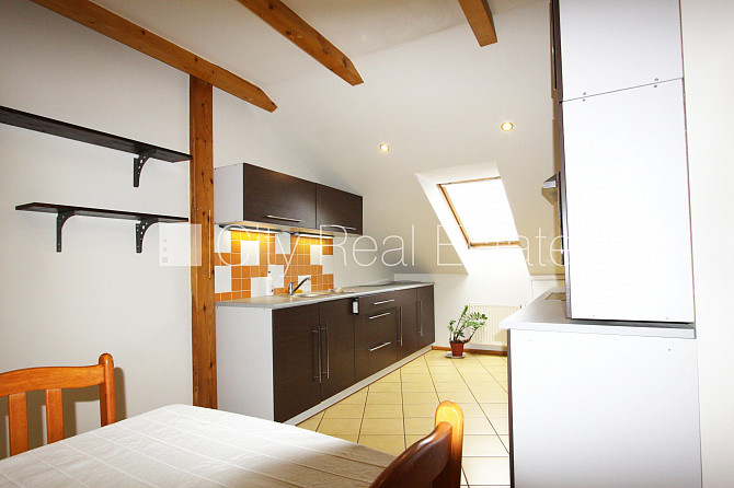 Фасадный дом, вход с улицы, мансарда, сауна, смежно-изолированные комнаты, высокие Рига - изображение 1