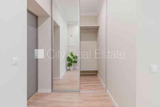 Фасадный дом, реновированный дом, закрытый двор, вход с улицы, лифт, лестничная Рига