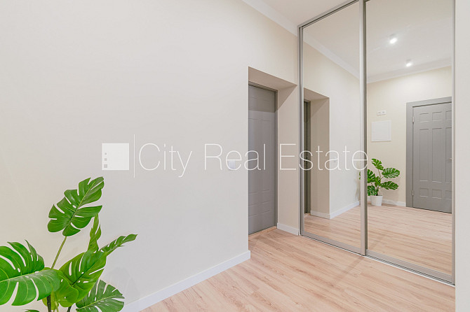 Фасадный дом, реновированный дом, закрытый двор, вход с улицы, лифт, лестничная Рига - изображение 5