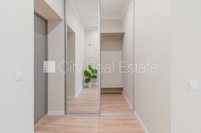 Фасадный дом, реновированный дом, плата за обслуживание в месяц 70 EUR, вход с улицы, Рига - изображение 7