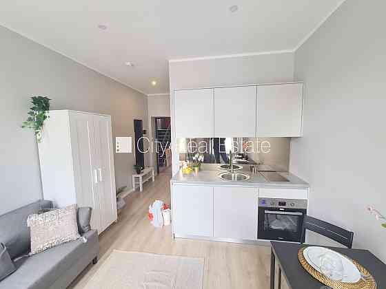 Фасадный дом, реновированный дом, закрытый двор, вход с улицы и со двора, Рига