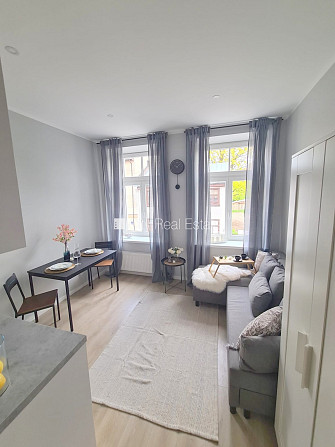 Fasādes māja, renovēta māja, slēgts pagalms, ieeja no ielas un pagalma, kāpņu telpa pēc Rīga - foto 3