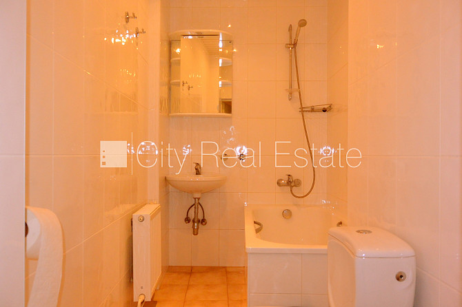 Фасадный дом, реновированный дом, закрытый двор, вход с улицы, лестничная клетка Рига - изображение 5