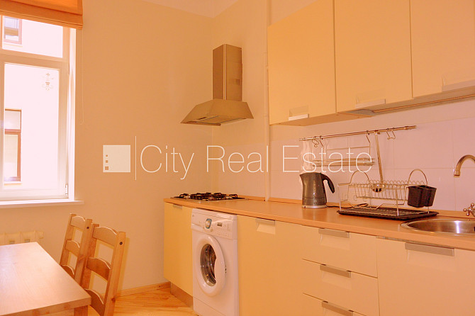 Фасадный дом, реновированный дом, закрытый двор, вход с улицы, лестничная клетка Рига - изображение 1