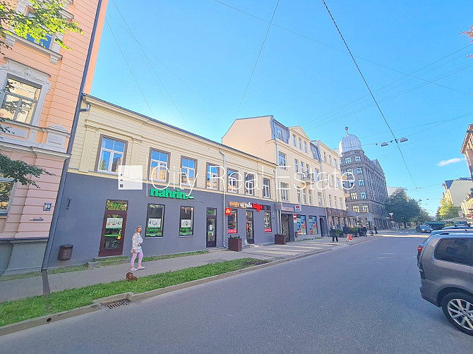 Фасадный дом, реновированный дом, закрытый двор, вход с улицы, лестничная клетка Рига - изображение 11