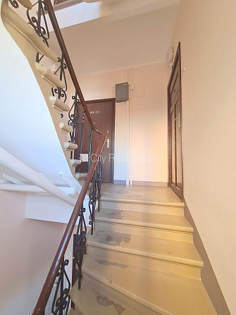 Фасадный дом, реновированный дом, закрытый двор, вход с улицы, лестничная клетка Рига - изображение 8