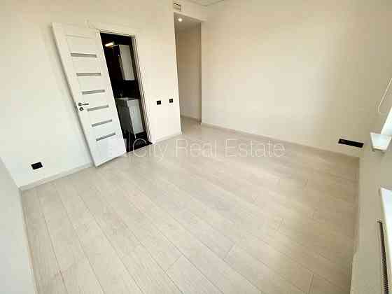 Фасадный дом, реновированный дом, закрытый двор, вход с улицы, лифт, лестничная Рига