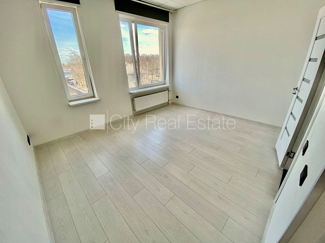 Фасадный дом, реновированный дом, закрытый двор, вход с улицы, лифт, лестничная Рига - изображение 8