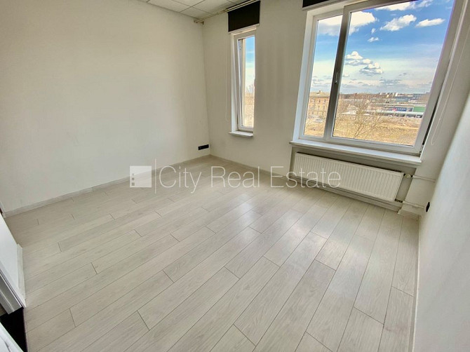 Фасадный дом, реновированный дом, закрытый двор, вход с улицы, лифт, лестничная Рига - изображение 5