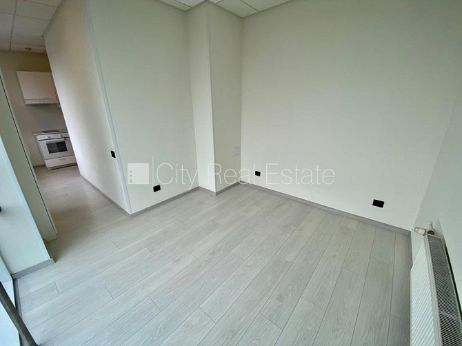 Фасадный дом, реновированный дом, закрытый двор, вход с улицы, лифт, лестничная Рига - изображение 4