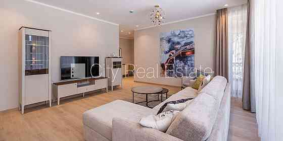 Новостройка, фасадный дом, зеленая территория, благоустроенная озеленённая Юрмала