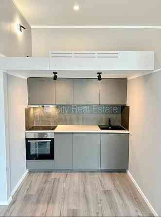 Фасадный дом, закрытый двор, возможность аренды парковки, вход с улицы, Рига