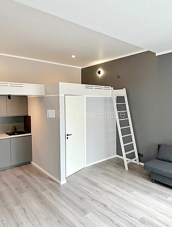 Фасадный дом, закрытый двор, возможность аренды парковки, вход с улицы, Рига - изображение 2