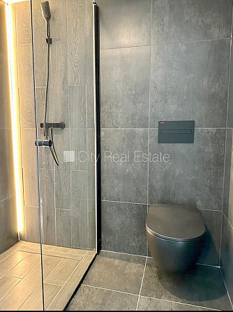 Фасадный дом, закрытый двор, возможность аренды парковки, вход с улицы, Рига - изображение 10