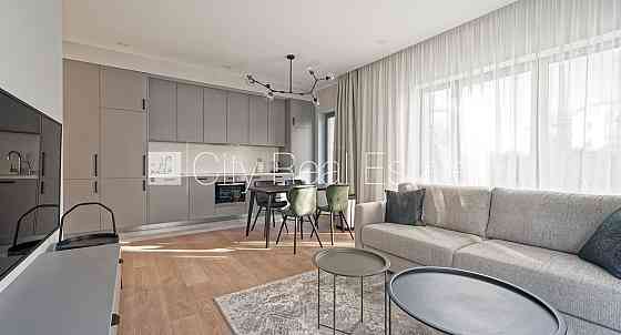 Новостройка, зеленая территория, благоустроенный озеленённый двор, территория Юрмала