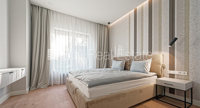 Новостройка, зеленая территория, благоустроенный озеленённый двор, территория Юрмала - изображение 1