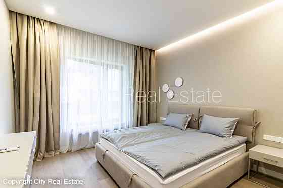 Новостройка, благоустроенный озеленённый двор, закрытый двор, территория Юрмала