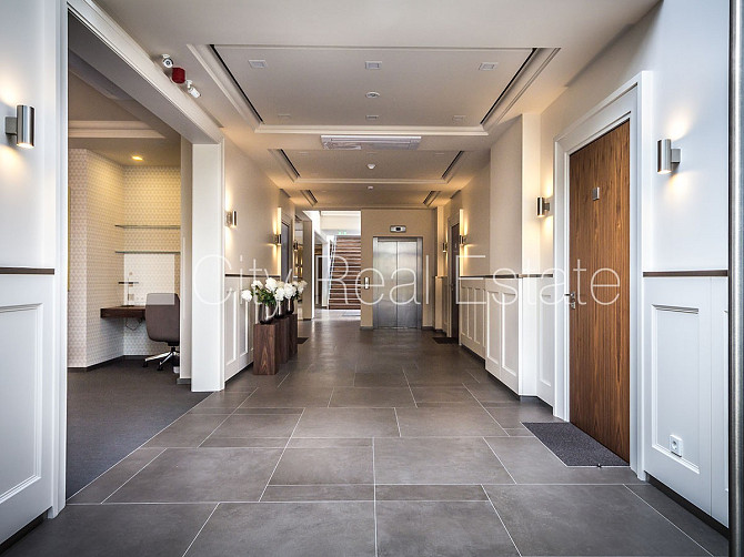 Новостройка, фасадный дом, зеленая территория, благоустроенный озеленённый двор, Юрмала - изображение 11