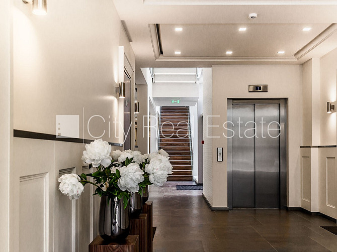 Новостройка, фасадный дом, зеленая территория, благоустроенный озеленённый двор, Юрмала - изображение 13