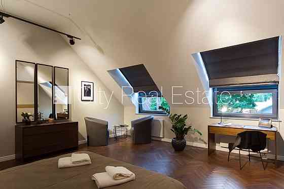 Новостройка, фасадный дом, зеленая территория, благоустроенная озеленённая Юрмала