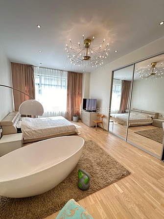 Фасадный дом, реновированный дом, вход с улицы, лифт, лестничная клетка после Рига - изображение 18