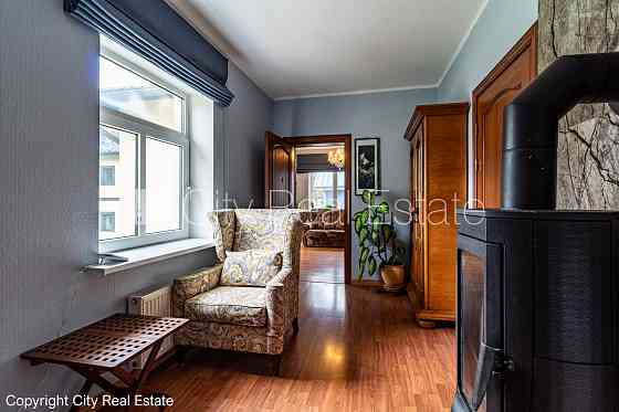 Реновированный дом, стены из керамзитных блоков, благоустроенная озеленённая Юрмала