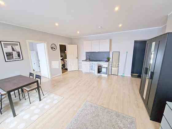 Фасадный дом, реновированный дом, закрытый двор, вход с улицы и со двора, Рига