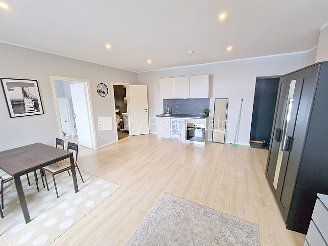 Фасадный дом, реновированный дом, закрытый двор, вход с улицы и со двора, Рига - изображение 3