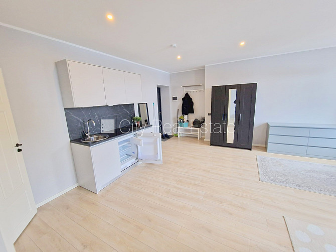 Фасадный дом, реновированный дом, закрытый двор, вход с улицы и со двора, Рига - изображение 12