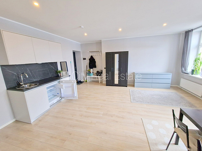 Фасадный дом, реновированный дом, закрытый двор, вход с улицы и со двора, Рига - изображение 8