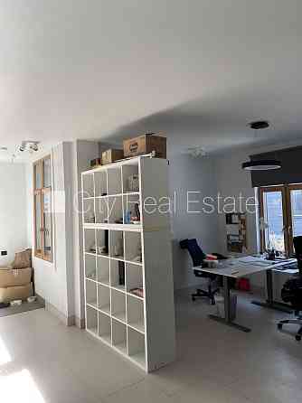 Фасадный дом, реновированный дом, вход с улицы, полная отделка , совмещённый Rīga