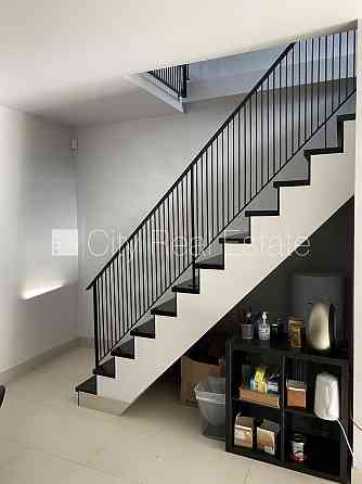 Фасадный дом, реновированный дом, вход с улицы, полная отделка , совмещённый Rīga