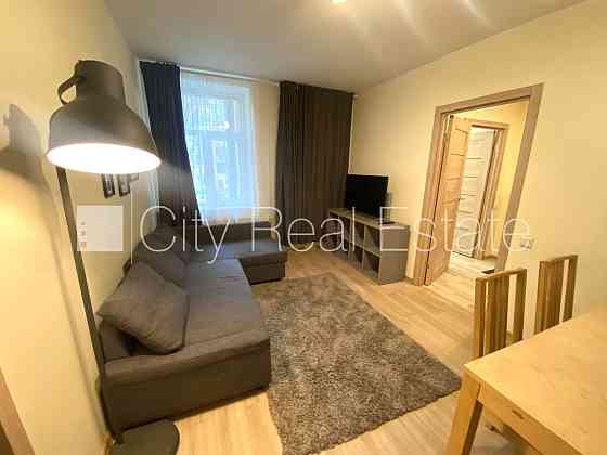 Дом во дворе, закрытый двор, лестничная клетка после капитального ремонта, Рига