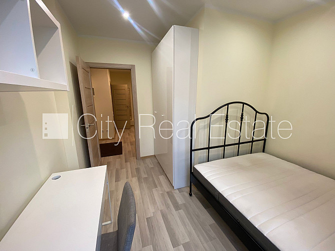 Дом во дворе, закрытый двор, лестничная клетка после капитального ремонта, Рига - изображение 9