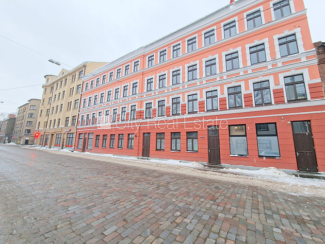 Фасадный дом, реновированный дом, закрытый двор, вход с улицы и со двора, Рига - изображение 12