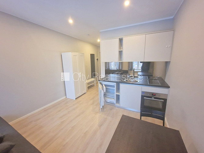 Фасадный дом, реновированный дом, закрытый двор, вход с улицы и со двора, Рига - изображение 1