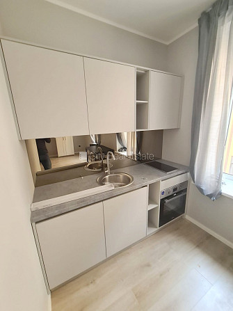 Фасадный дом, реновированный дом, вход с улицы, лестничная клетка после Рига - изображение 3