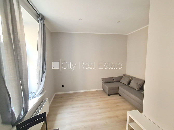 Фасадный дом, реновированный дом, вход с улицы, лестничная клетка после Рига - изображение 6