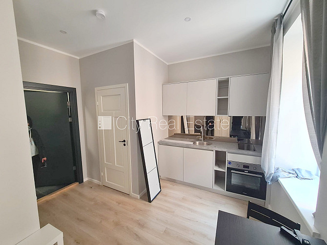 Фасадный дом, реновированный дом, вход с улицы, лестничная клетка после Рига - изображение 2