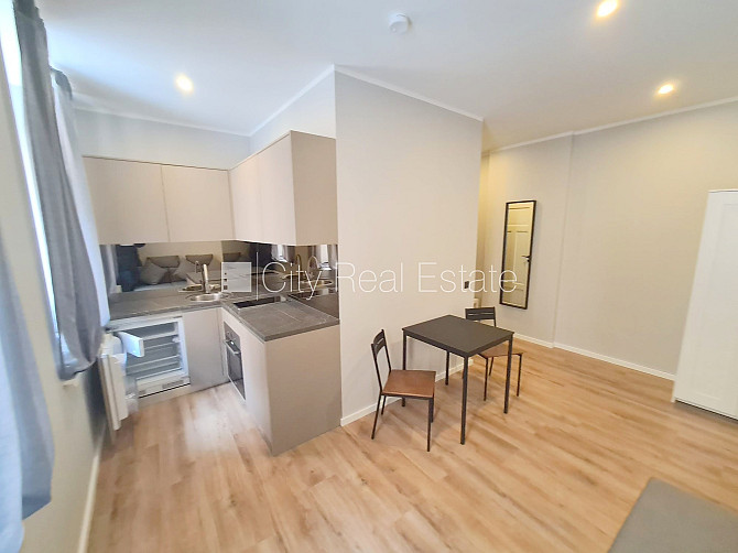 Здание во дворе, реновированный дом, закрытый двор, вход с улицы и со двора, Рига - изображение 5