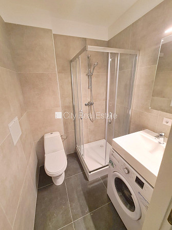 Фасадный дом, реновированный дом, закрытый двор, вход с улицы и со двора, Рига - изображение 9