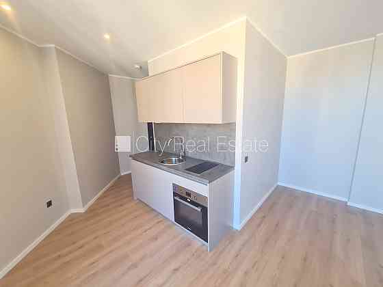 Фасадный дом, реновированный дом, закрытый двор, вход с улицы и со двора, Рига