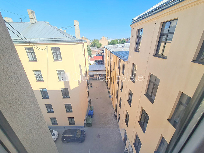 Фасадный дом, реновированный дом, закрытый двор, вход с улицы и со двора, Рига - изображение 9