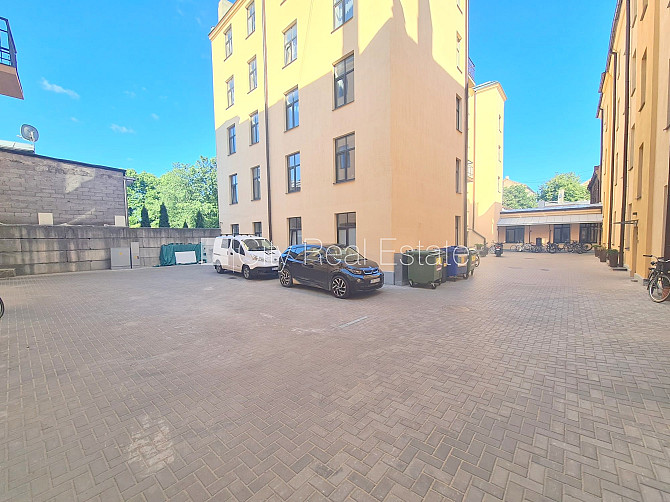 Фасадный дом, реновированный дом, закрытый двор, вход с улицы и со двора, Рига - изображение 13