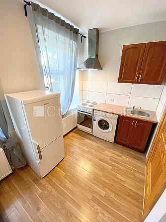 Здание во дворе, реновированный дом, закрытый двор, вход с улицы и со двора, Рига