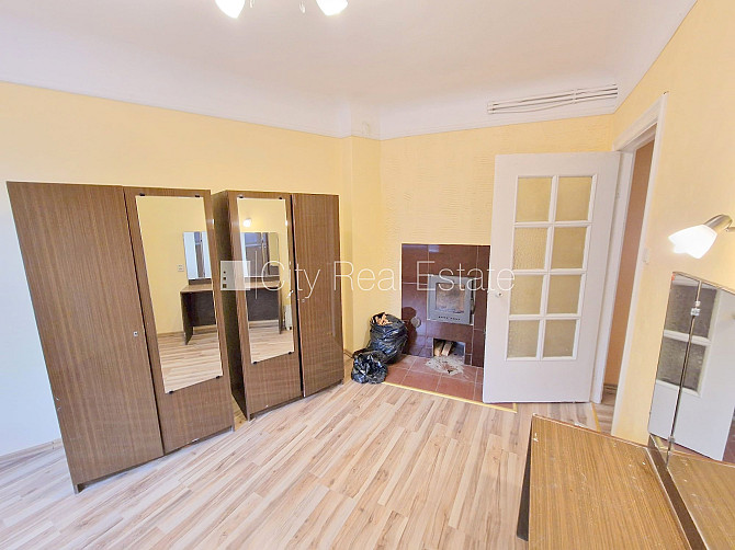 Fasādes māja, renovēta māja, ieeja no ielas, kāpņu telpa pēc kosmētiskā remonta, logi Rīga - foto 9