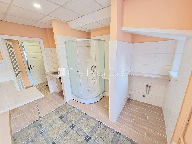 Fasādes māja, renovēta māja, ieeja no ielas, kāpņu telpa pēc kosmētiskā remonta, logi Rīga - foto 20