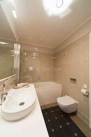 Проект - Residence Lumiere (Ресиденце Лумиере), фасадный дом, реновированный дом, вход с Рига